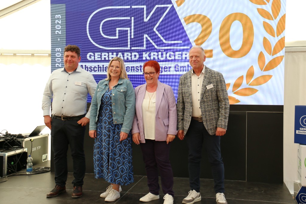 Team von Abschleppdienst Krüger bei der 20-Jahr-Feier