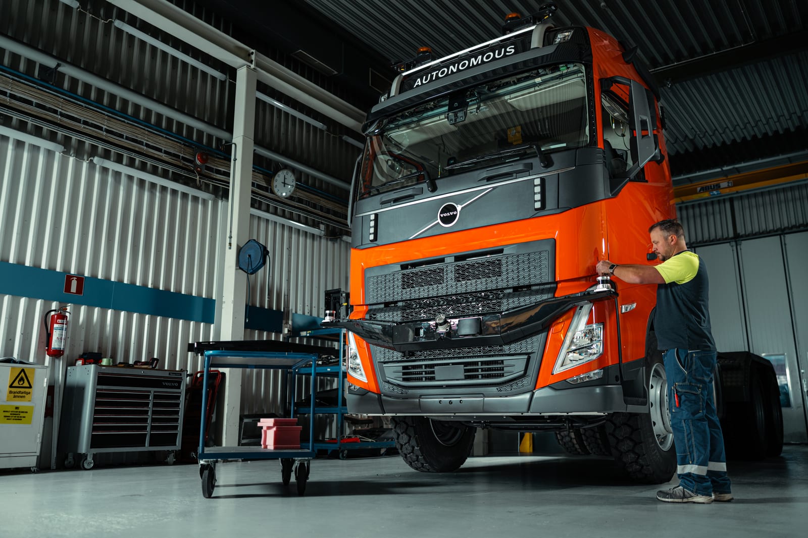 Volvo Truck in der Werkstatt bei Service und Wartung